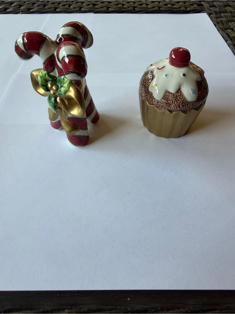 Fitz and Floyd Classics, Christmas Candy Cane Gold Cupcake pair